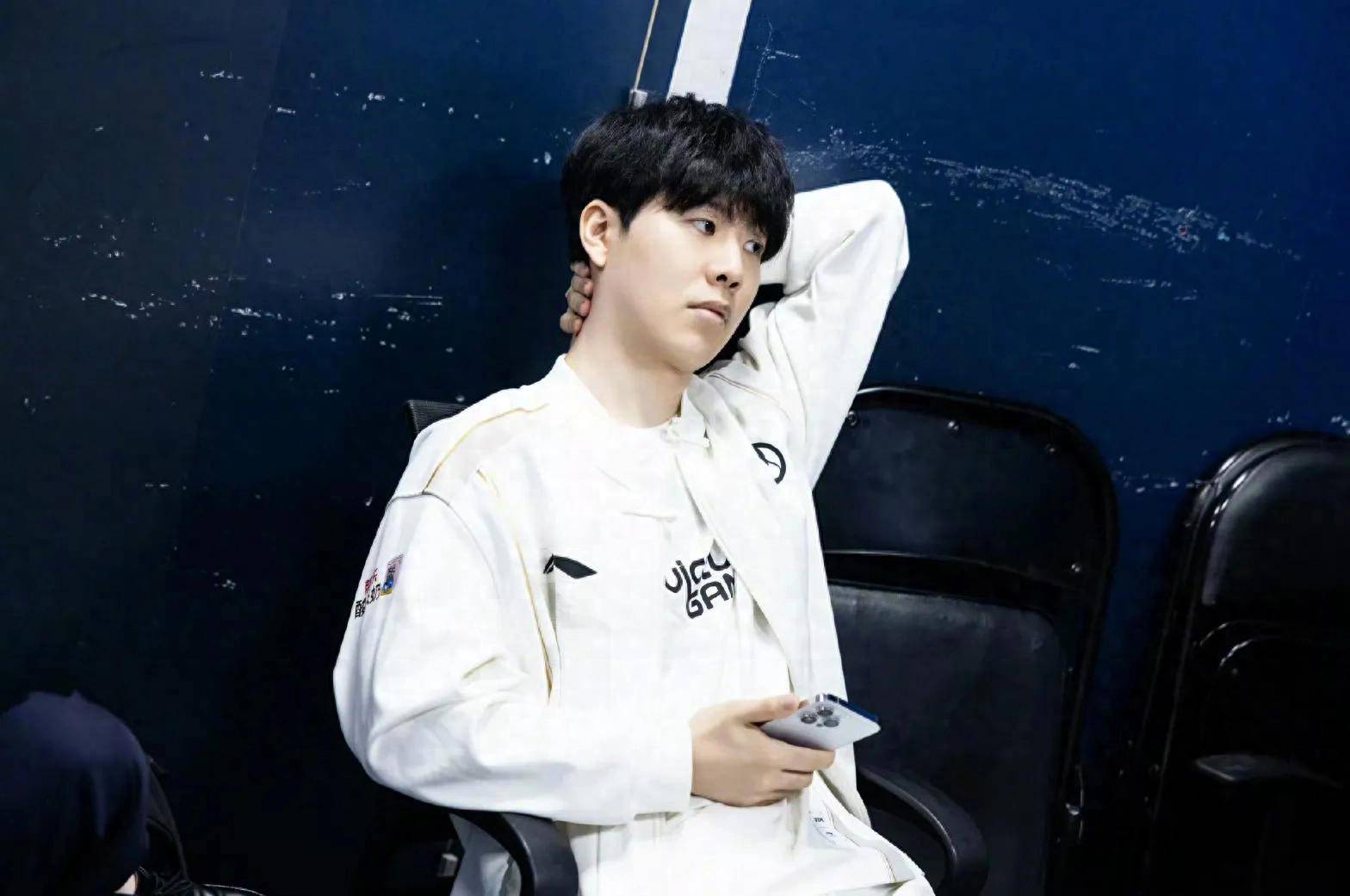 Doran 是无用的，如果他有用的话。没有 Zeka 和 Sylas， Hanwha Life Esports 可以拿下比赛点